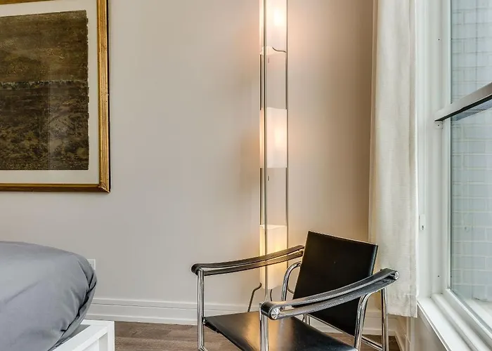Designer 3br With Balcony & Elevator On Clark! Apts Apartment Chicago