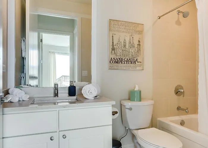 Apartment Designer 3br With Balcony & Elevator On Clark! Apts Chicago